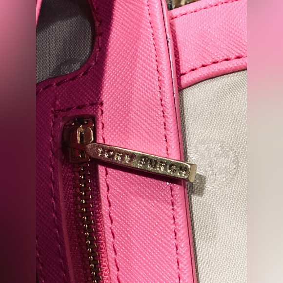 Tory Burch Robinson Patchwork Crossbody Bag - Picture 9 of 10